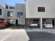 Casa en venta, 3 niveles estilo Townhouse,Jurica