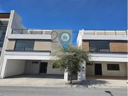 Casa en Venta 3 niveles frente a parque