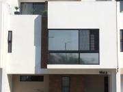 CASA EN VENTA 3 REC CON ROOF EN FRACC CUMBRES RESIDECIAL...