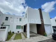Casa en Venta 3 Rec, Semiamueblada, Frac. Punta...