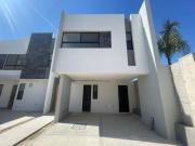 Casa en venta, 3 recámaras, alberca y más, Lomas de...