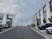 Casa en venta 3 recámaras, Bosque Esmeralda con jardín...