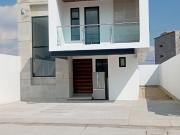 Casa en venta 3 recámaras Cacalomacán Residencial Fresnos