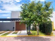 Casa en venta, 3 recámaras estudio, esquina, jardín,...