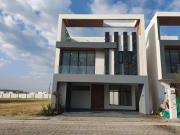 Casa en venta, 3 recámaras, moderna, roof garden, Lomas...