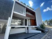Casa en venta, 3 recámaras, roof con jacuzzi, Lomas de...