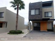 Casa en venta, 3 recámaras, roof y casa club, Lomas de...