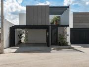 Casa en Venta, 3 Recámaras, Sala Doble Altura, Piscina,...