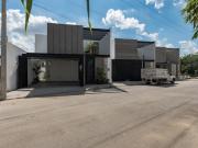 Casa en Venta, 3 Recámaras, Sala Doble Altura, Piscina,...