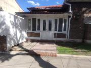 CASA EN VENTA, 4 AMB. CON JARDIN Y COCHERA LA LUCILA