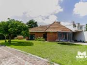 Casa en venta 4 amb sobre lote de 1172 m2, quincho y...