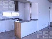 Casa en Venta 4 ambientes a la laguna con pileta y...