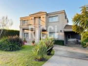 Casa en venta 4 ambientes con piscina en Barrio Las...