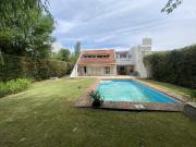 Casa en Venta, 4 Ambientes, en Barrio Nautico, Escobar,...