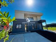 Casa en venta 4 ambientes y Escritorio. Lote Central...