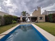 Casa en venta 4 ambientes y pileta lote interno. Barrio...