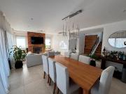 Casa en Venta 4 cuartos, Escritorio, pileta y fondo a...