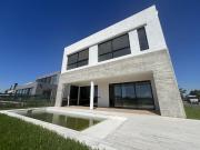 Casa en Venta 4 dorm. al Río en el Yacht de Nordelta