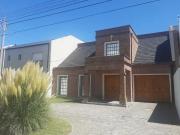 Casa en venta 4 Dormitorios 3 Baños 2 Cocheras 350Mts2...
