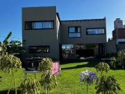 Casa en venta 4 Dormitorios 3 Baños Los Hornos
