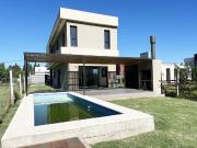 Casa en VENTA / 4 Dormitorios 489 e/ 133 y 134 J. Gorina