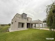 Casa en venta 4 dormitorios 4 baños Cochera 1.100mts2...