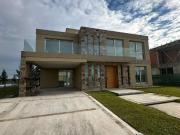 Casa en venta 4 Dormitorios 5 Baños Canning