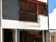 Casa en venta 4 dormitorios 5 baños Cochera 210mts2 La Plata