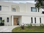 Casa en venta 4 Dormitorios 5 Baños Cochera 750Mts2 Escobar