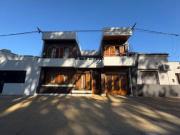 Casa en venta 4 dormitorios, con cochera y parque –...