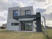 Casa en venta 4 dormitorios, de categoría. Gonnet