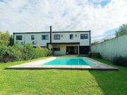 CASA EN VENTA 4 DORMITORIOS EN CITY BELL+ PILETA