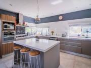 Casa en venta / 4 dormitorios / Jardín con pileta /...