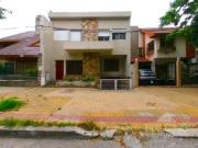 Casa en venta 4 dormitorios La Plata Cochera cubierta