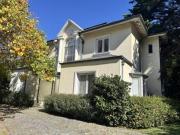 Casa en venta 4 dormitorios quincho amplio jardín