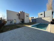 Casa en Venta 4 hab. en barrio Privado Jochey