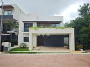 Casa en Venta, 4 Rec?maras, NUEVA DOBLE ALTURA, Piscina,...