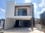 Casa en venta, 4 recámaras, 1 recámara en PB, a 2mins de...