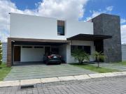 CASA EN VENTA 4 RECAMARAS EN FRACCIONAMIENTO LA MISION...