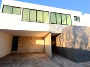 Casa en Venta 4 Recámaras en Privada en Cholul