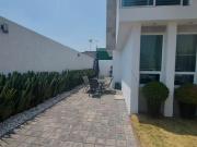 casa en venta 4 recamaras, estudio, tina, jardin, privada