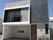 Casa en venta 4 recámaras, roof garden Fracc. Zona Plaza...