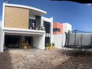 Casa en VENTA 4 recámaras y estacionamiento cerrado para...