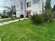 CASA EN VENTA 4amb C/ PILETA EN BARRIO LA ALAMEDA