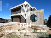 Casa en venta 5 amb a la laguna en Naudir Escobar
