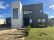 Casa en Venta 5 AMB en Santa Isabel II