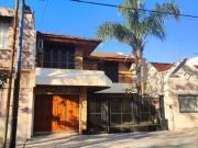 Casa en venta. 5 ambientes 2 plantas depto en PB....