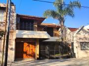 Casa en venta. 5 ambientes 2 plantas depto en PB....