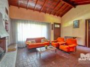 Casa en Venta 5 ambientes con dependencia, baño y...