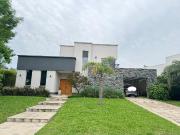 Casa en venta, 5 ambientes, en Haras Santa Maria,...